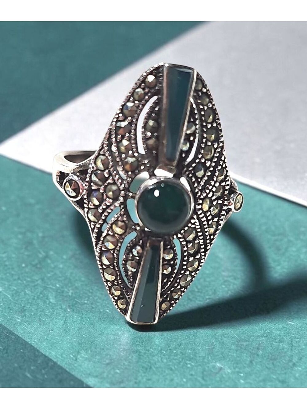 Vintage 925 Sterling Silver Marcasite Green Stone Cocktail Ring - 6.01g